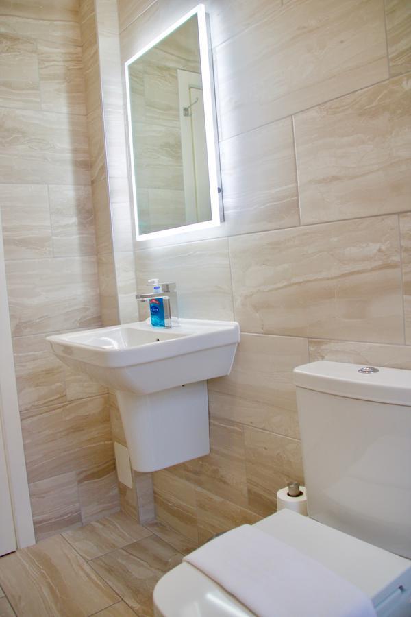 2 Bedroom Flat Off Leith Walk Accommodates 7 Edimburgo Exterior foto
