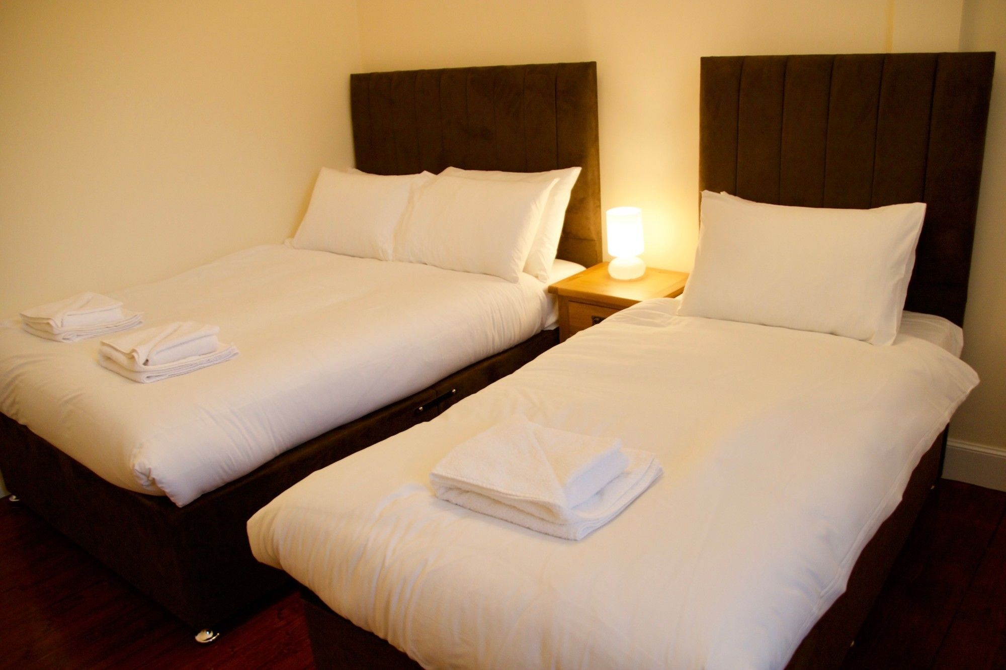 2 Bedroom Flat Off Leith Walk Accommodates 7 Edimburgo Exterior foto