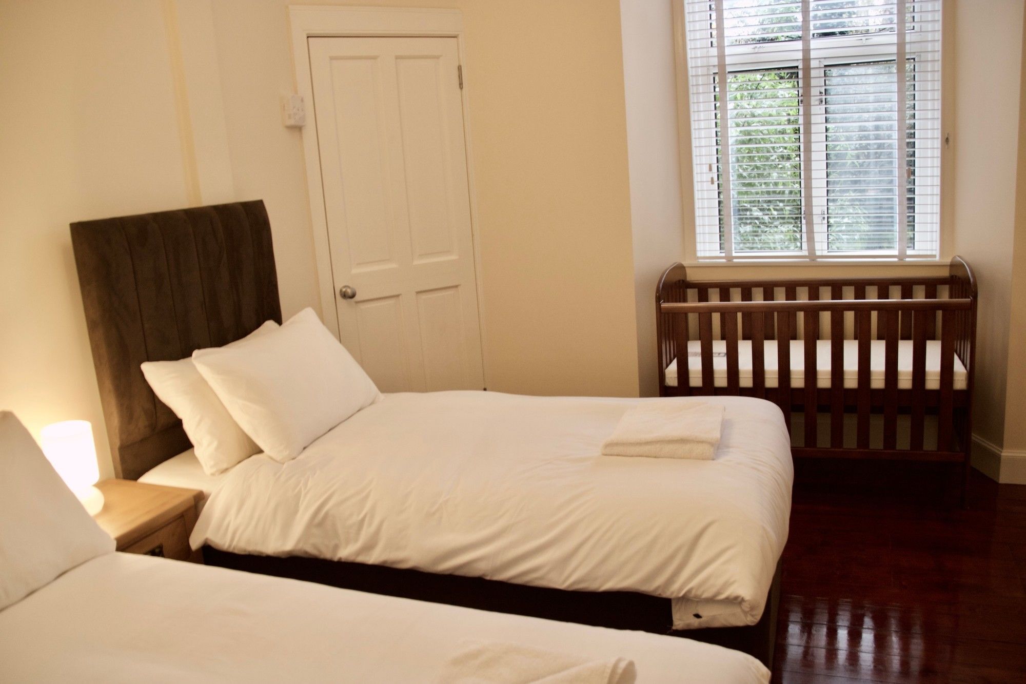 2 Bedroom Flat Off Leith Walk Accommodates 7 Edimburgo Exterior foto